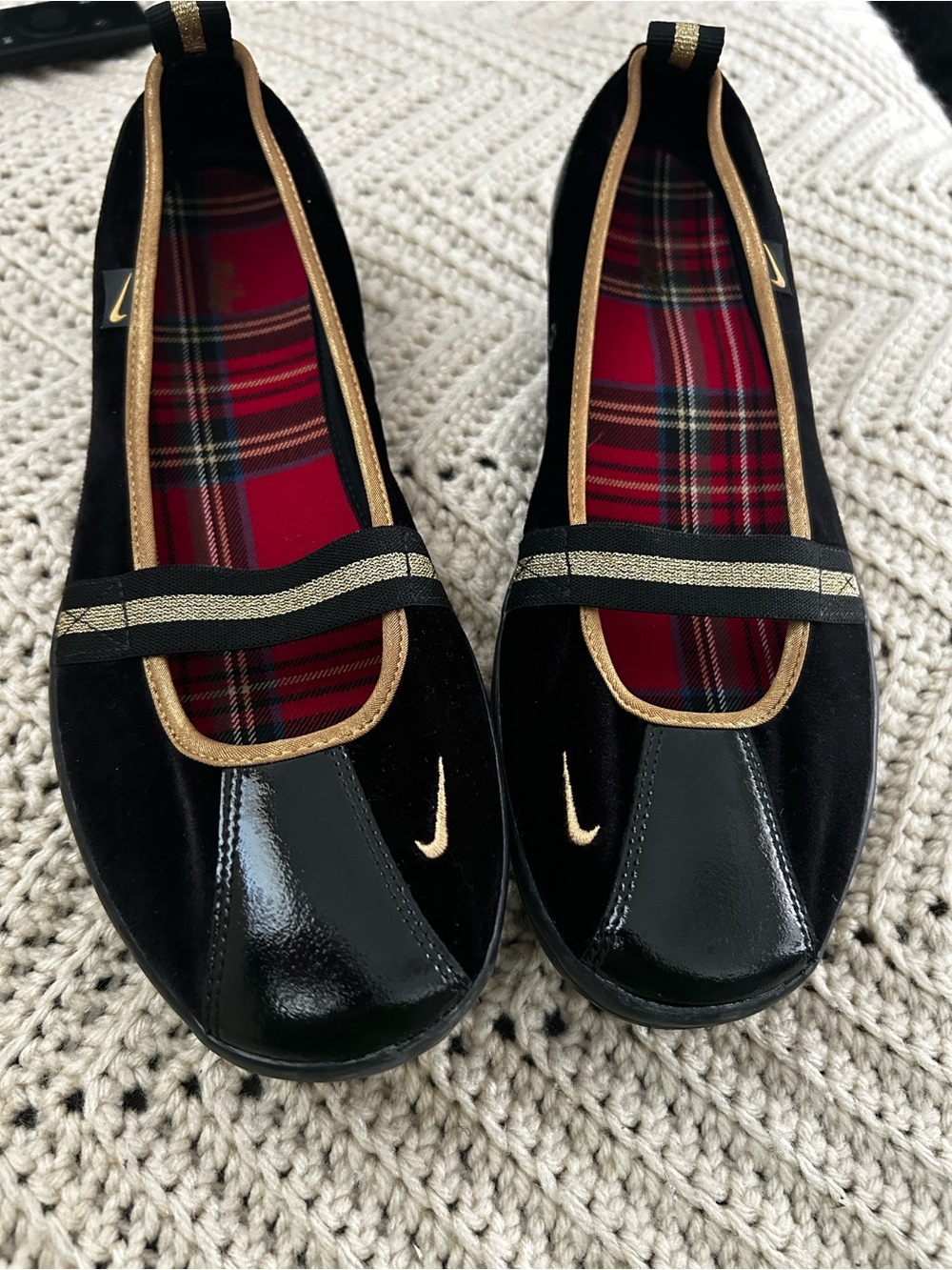 Y2K Nike Women’s Black Flats with Gold Trim